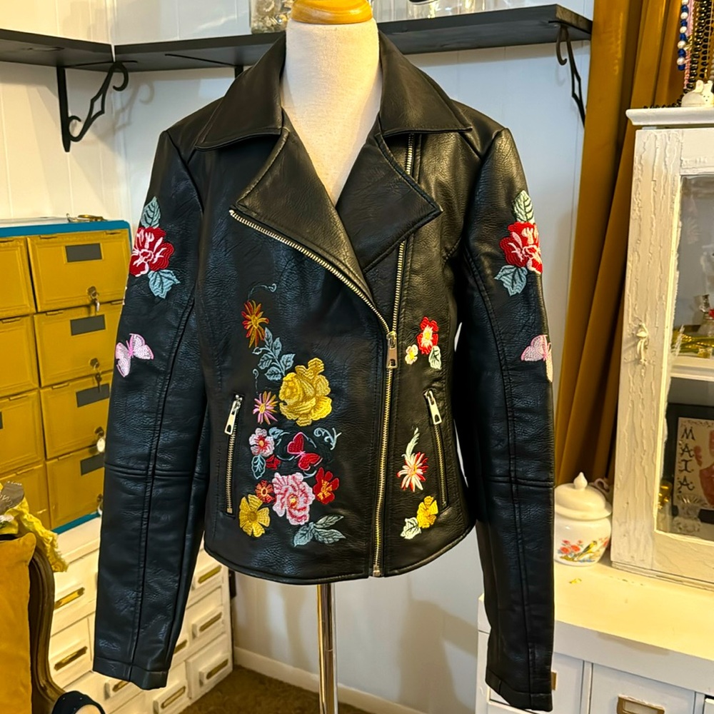 🌺🦋 Romeo & Juliet Couture faux leather jacket 🦋🌺
